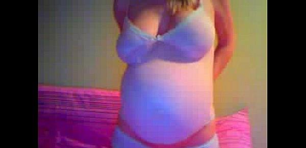  pregnant blonde teen has a sexy body - PregnantHorny.com